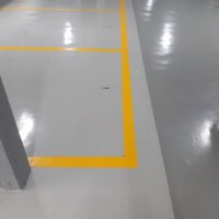 Revestimento e pintura de piso com resina epóxi